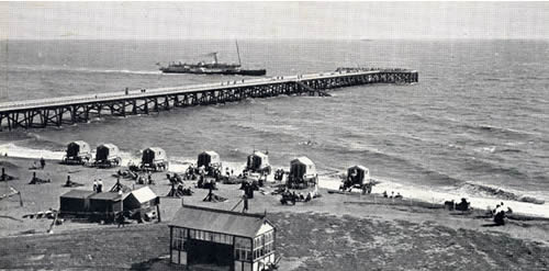 Paddle steamer about to berth at Southwold Pier in the early years of the 20th Century