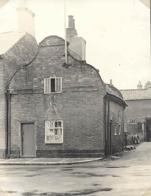 The museum building pictured in the early 1930s, before restoration. 