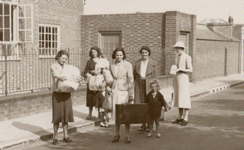 Evacuees arrive at Southwold School at the start of the war